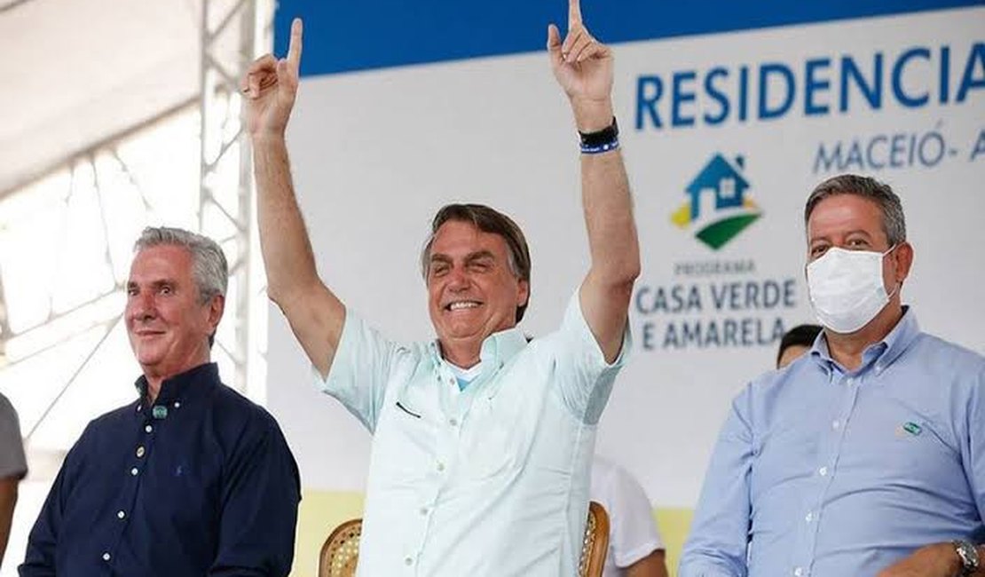 Bolsonaro desembarca em Maceió para inaugurações e encontro com apoiadores