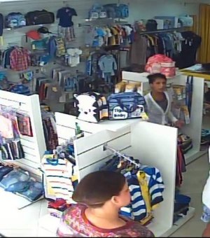 Mulheres com uma criança utilizam falsa caixa de presente para furtar loja no Agreste