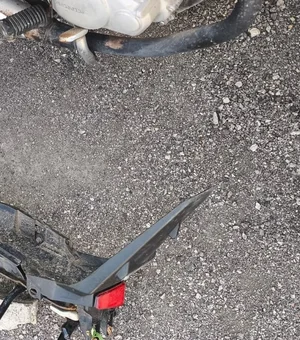 Motocicleta com queixa de furto é apreendida em área de mata em Arapiraca