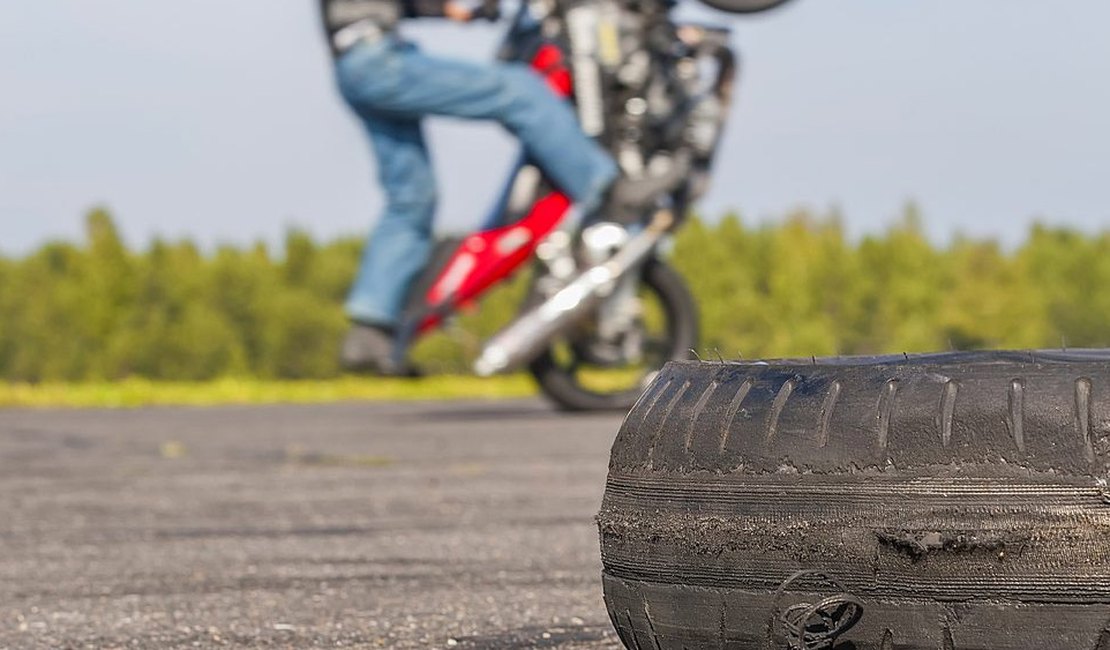 Mulher é autuada por entregar motocicleta a sobrinho de 16 anos em Feira Grande