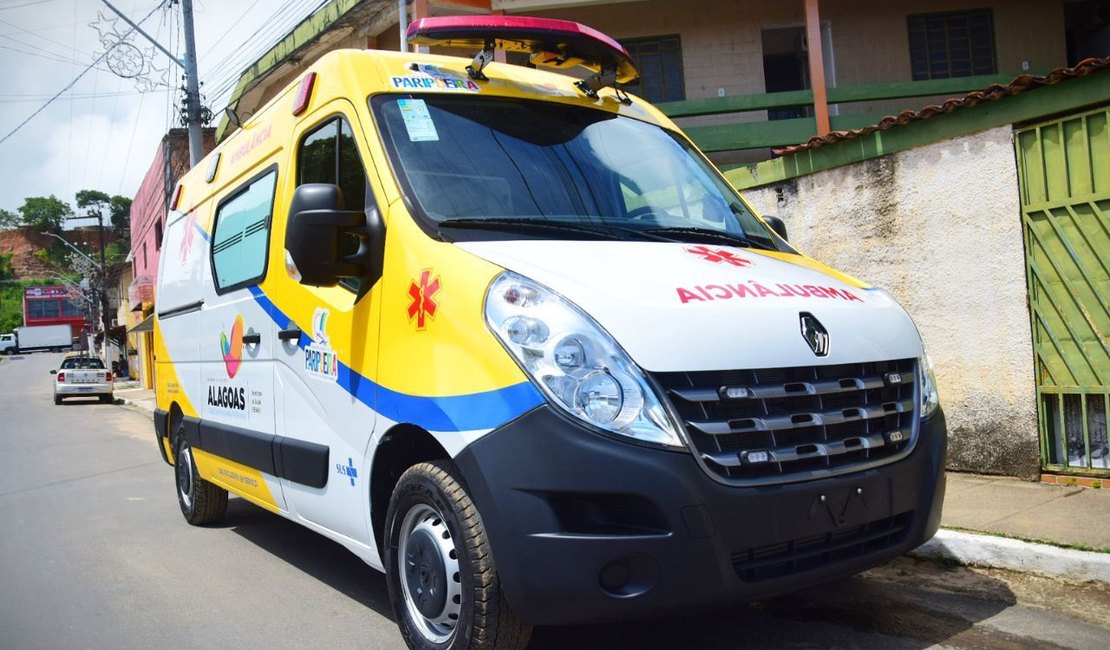 Deputada Cibele Moura faz entrega de ambulância a Paripueira