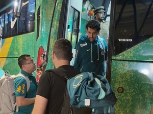 Seleção brasileira chega a Calcutá para amistoso contra a Índia