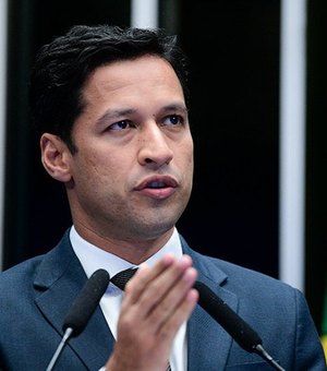 Rodrigo Cunha vai relatar no Senado projeto que limita juros do cartão de crédito e que garante que cidadão “limpe” seu nome no SPC e Serasa