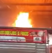 Incêndio atinge box no Mercado Público de Arapiraca na manhã desta quinta-feira