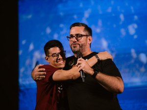 Leonardo Dias cumpre promessa e aprova Vem pra Cristo como patrimônio imaterial de Maceió