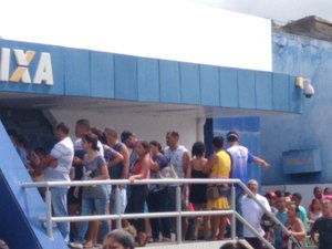 Pagamento da aposentadoria provoca filas e pode aumentar risco de contágio por coronavírus
