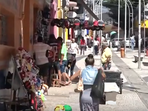 Ambulantes clandestinos não conseguem cadastro e são perseguidos por fiscais em Arapiraca