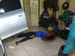 Homem é morto a tiros dentro de oficina em Ibateguara