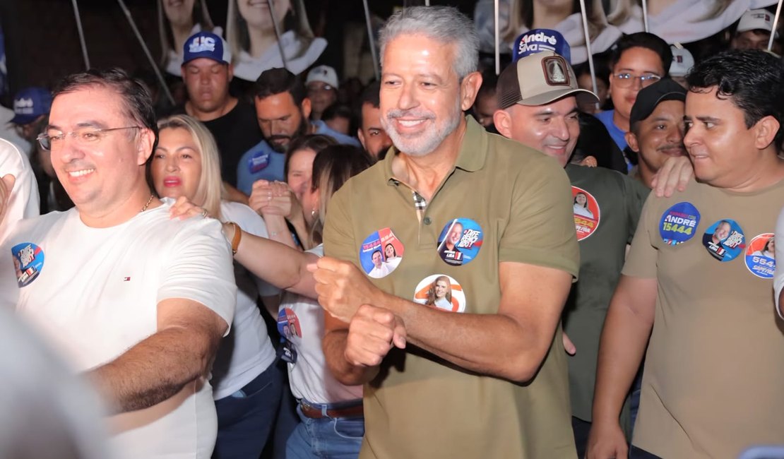 Arthur Lira participa de grande caminhada com apoiadores pelas ruas de Junqueiro