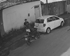 Câmeras flagram homem com uniforme de motoboy praticando assaltos no Benedito Bentes