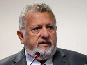 Indicado por Arthur Lira, presidente da Caixa se aproxima de JHC e Renan Calheiros