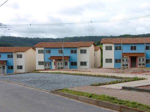 Moradores do Rio Novo fazem manifestação pedindo inclusão em aluguel social