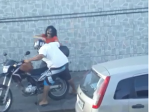 [Vídeo] Mulher reage a assalto e é atropelada na parte alta de Maceió