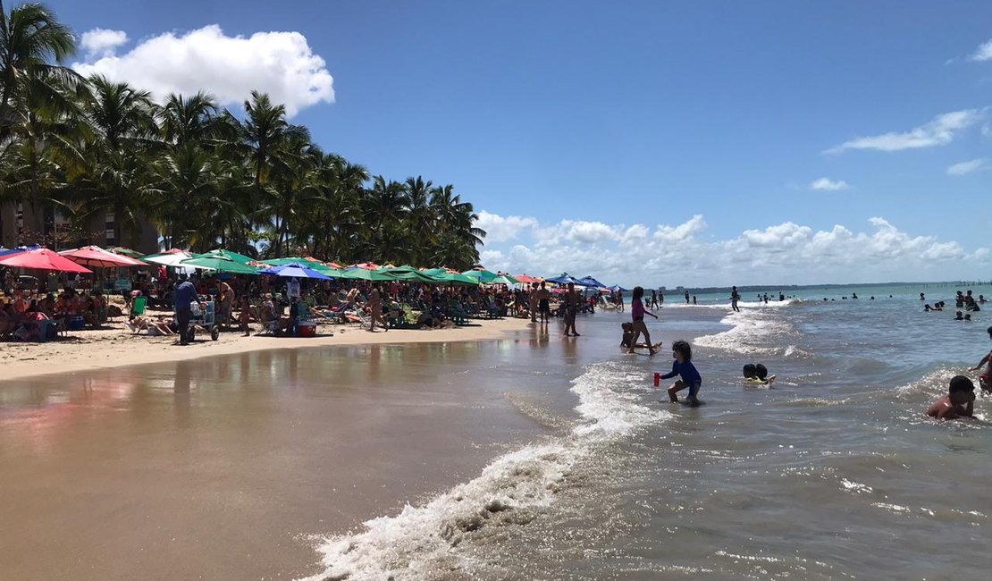 Durante feriado, praias de Maceió registram pessoas sem máscaras e desrespeito ao distanciamento