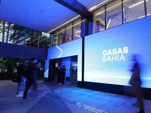Casas Bahia fecha 298 lojas e pode demitir quase 3 mil funcionários