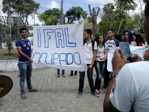 Estudantes ocupam campus do Ifal em protesto contra reforma no ensino médio