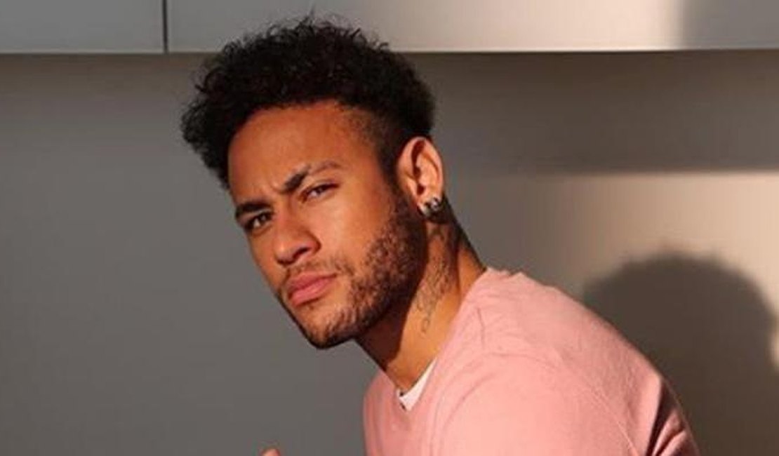 Com máscara, Neymar revela que andava disfarçado pelas baladas na Bahia 