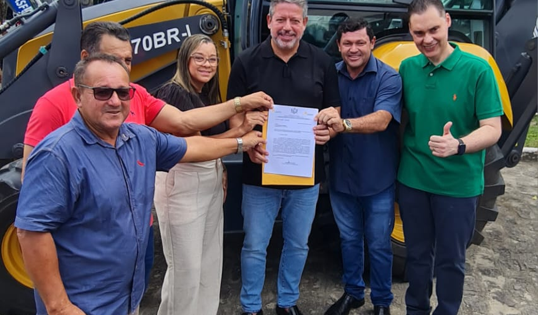 Arthur Lira vai a Penedo, entrega veículos a projetos de agricultura e irrigação e faz balanço de investimentos em prol de Alagoas