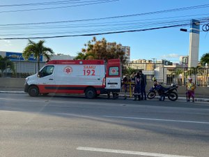 [Vídeo] Homem é atropelado por motocicleta ao atravessar Av. Gustavo Paiva