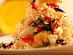 Arroz de bacalhau, gostoso e fácil de fazer
