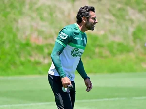 América-MG se livra do rebaixamento e renova com técnico ex-Athletico e Vasco