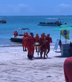 Naufrágio de catamarã deixa uma pessoa morta; vítimas são levadas para UPA de Maragogi