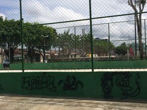 Área de lazer revitalizada é depredada antes se ser entregue à população 