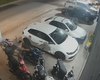 [Vídeo] Câmeras flagram homem furtando capacete de moto em Maceió