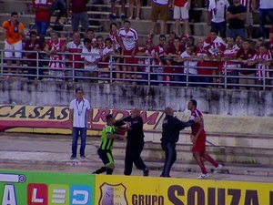 Após briga, Zé Carlos (CRB) e Bill (América MG) são suspensos pelo STJD