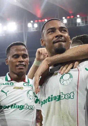 Palmeiras derrota Flamengo e amplia vantagem na liderança do Brasileiro