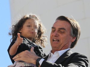 Bolsonaro quer condecoração a quem reagir a assalto