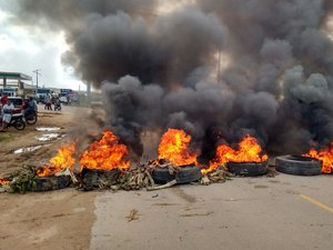 Matadouro fechado: marchantes bloqueiam AL 105 em Porto Calvo
