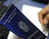 Desemprego cai no Brasil e atinge menor taxa em 14 anos