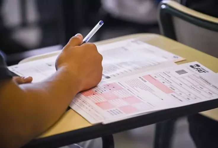 ENEM 2025: Quais documentos são aceitos (e quais não são) para entrar no local de prova