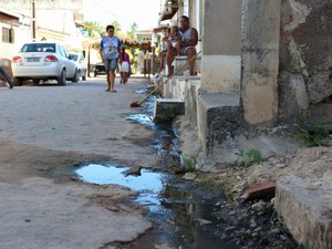 Esgotos a céu aberto incomodam moradores e comerciantes de Maragogi