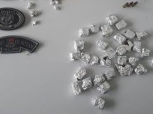 Adolescente é apreendido com 60 pedrinhas de crack em Arapiraca