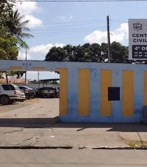 Homem é preso após quebrar portão de residência e agredir o pai, em Arapiraca