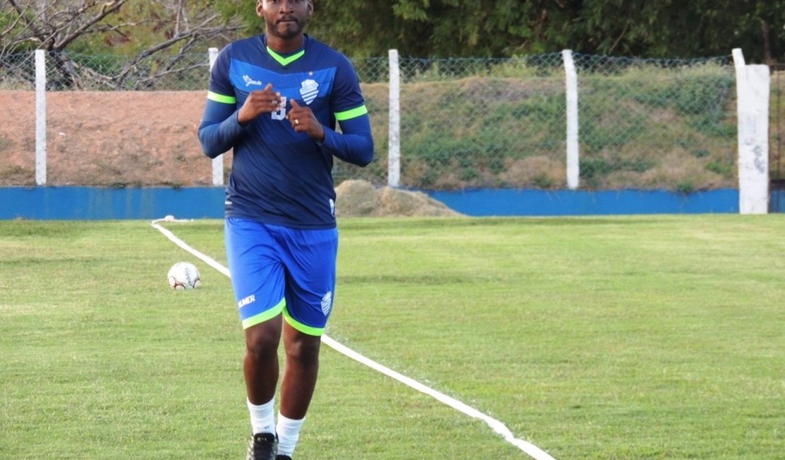 Antes de duelo contra Chape, Leandro Souza elogia arrancada do CSA