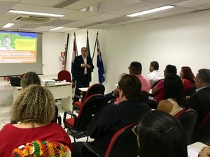 Conselheiros tutelares e de direitos passam por atualização profissional