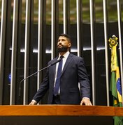 Na Câmara, deputado Delegado Fabio Costa critica Zeca Baleiro por ridicularizar espectador durante show em Penedo