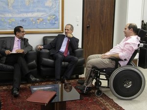 Ministro diz que vai apoiar construção do Polo de Biotecnologia