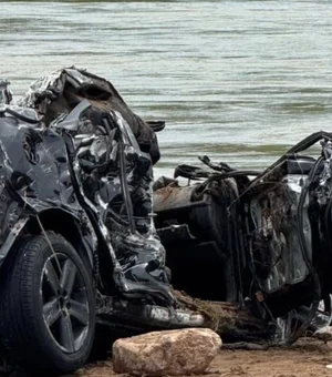 Corpo de mulher é achado dentro de carro levado pela correnteza em Piranhas