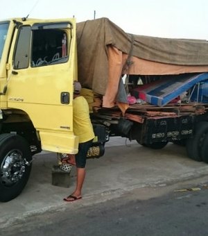 Acidente com caminhão de romeiros deixa quatro mortos em Pernambuco