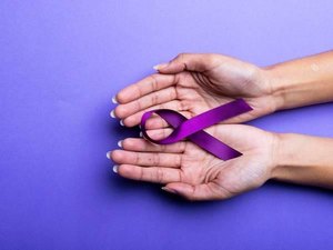 Você sente dores pelo corpo inteiro, cansaço constante e dificuldade para dormir?