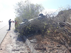 Capotamento deixa dois feridos na rodovia AL-220 em Delmiro Gouveia