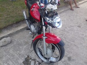 Na contramão, motociclista provoca acidente na AL-220