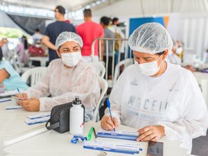 Vacinação para jovens de 18 anos segue neste domingo (22) em Maceió
