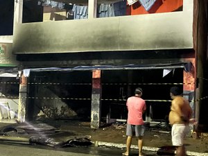 Incêndio destrói oficina de motos em Japaratinga