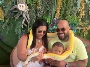 [Vídeo] Bebê tenta morder serpente durante foto de família em pousada em Maragogi