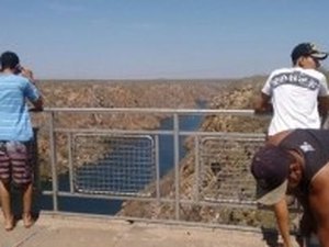 Homem morre ao pular de ponte na divisa do estado